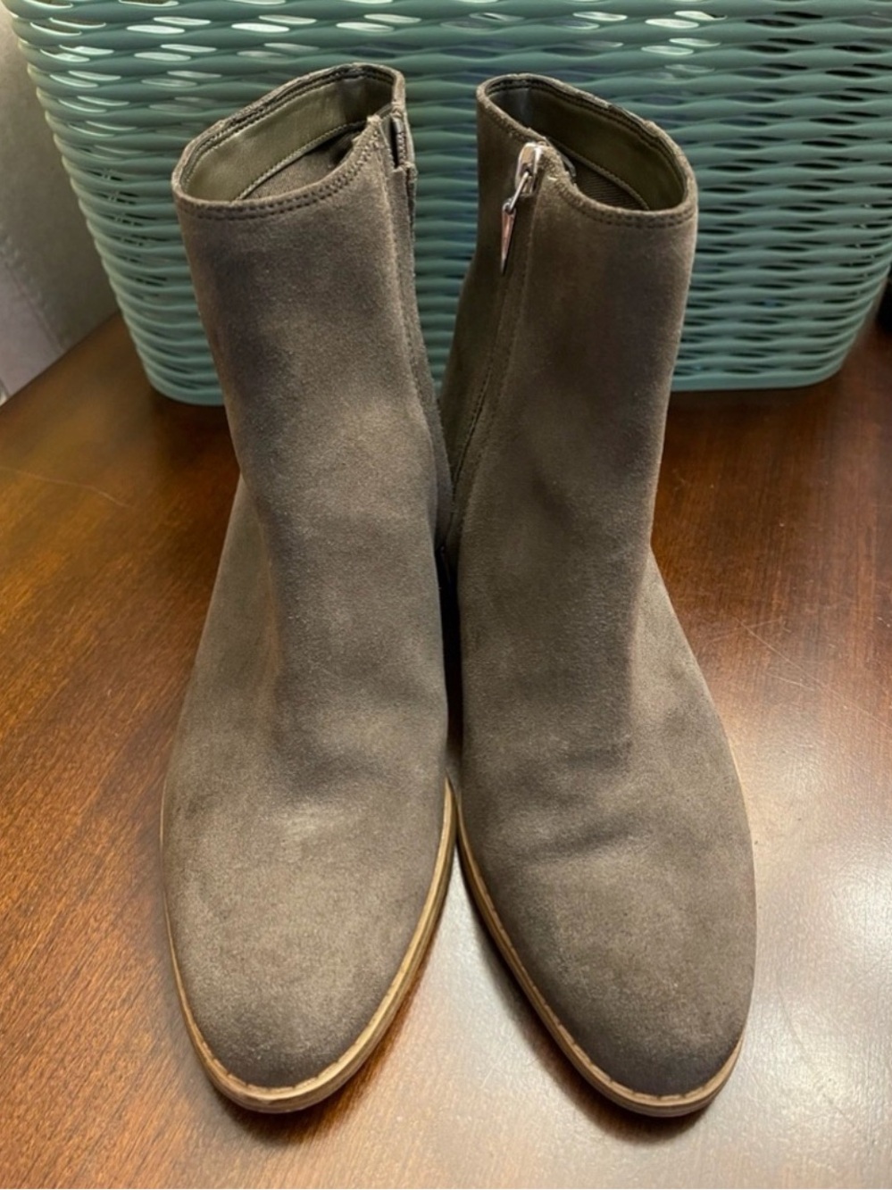 Women's Clarks Somerset Suede Ankle Boots Size 6.5M